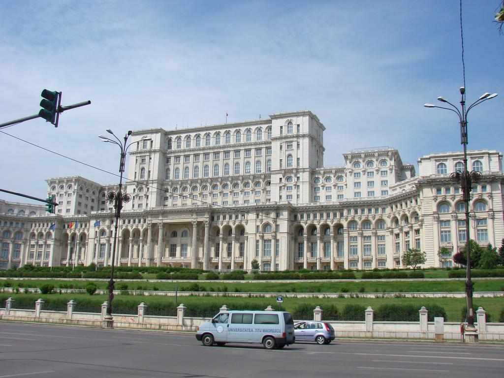 Color Apartments Downtown Bucarest Extérieur photo